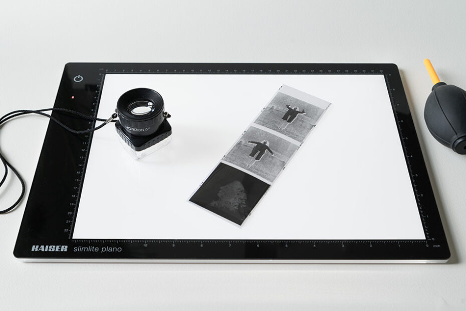 Alcuni strumenti per digitalizzare negativi: Lightbox, soffietto, lentino di ingrandimento